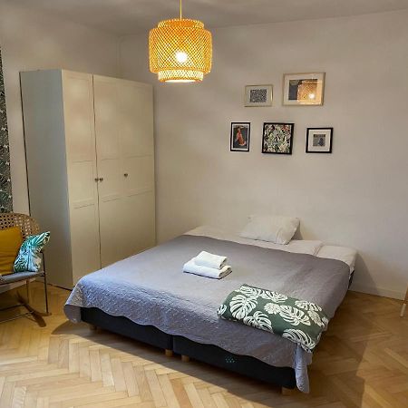 Slow Life Apartment Next To Metro Station 바르샤바 외부 사진