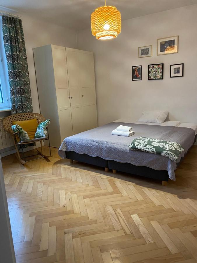 Slow Life Apartment Next To Metro Station 바르샤바 외부 사진
