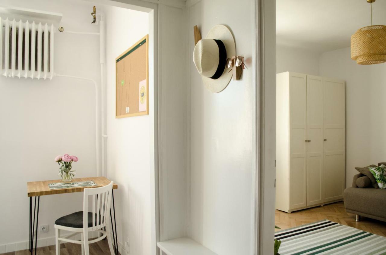 Slow Life Apartment Next To Metro Station 바르샤바 외부 사진
