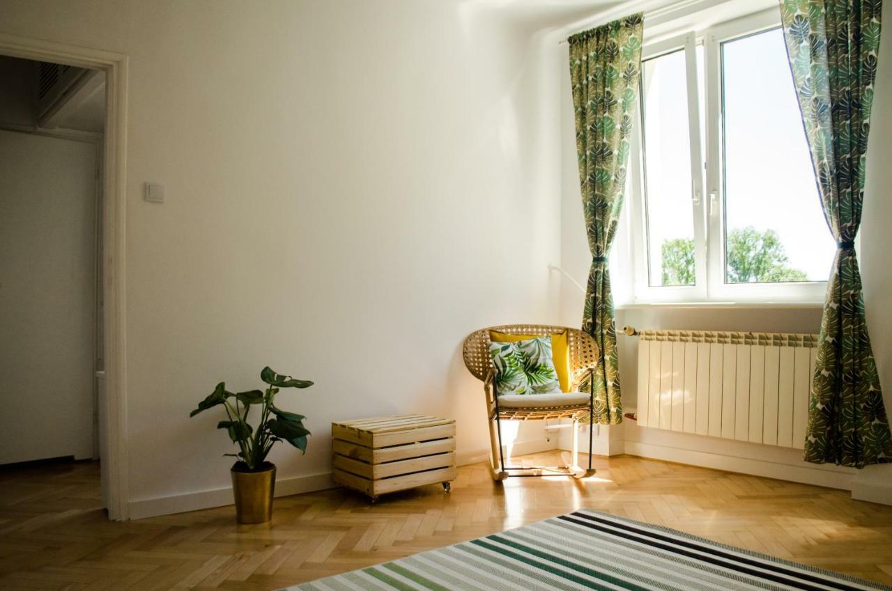 Slow Life Apartment Next To Metro Station 바르샤바 외부 사진