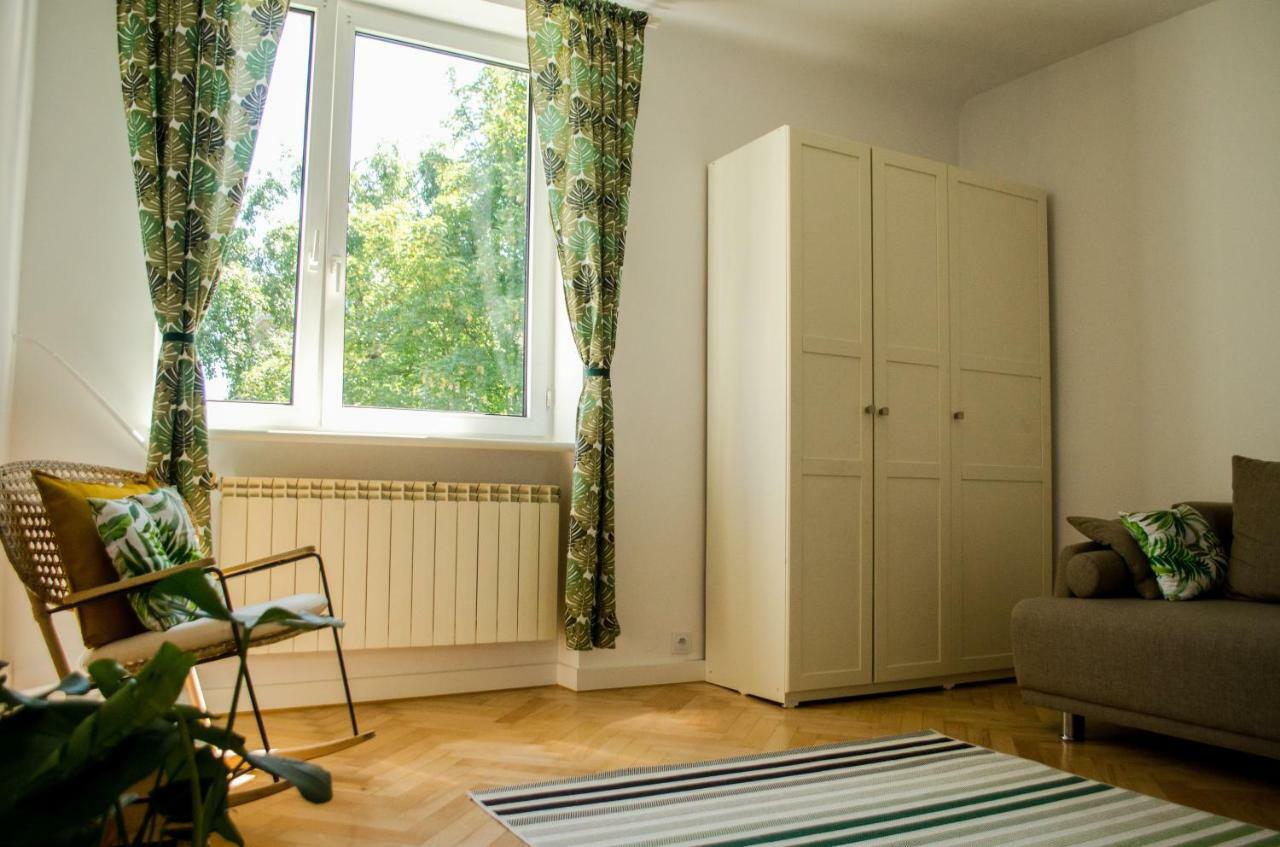 Slow Life Apartment Next To Metro Station 바르샤바 외부 사진